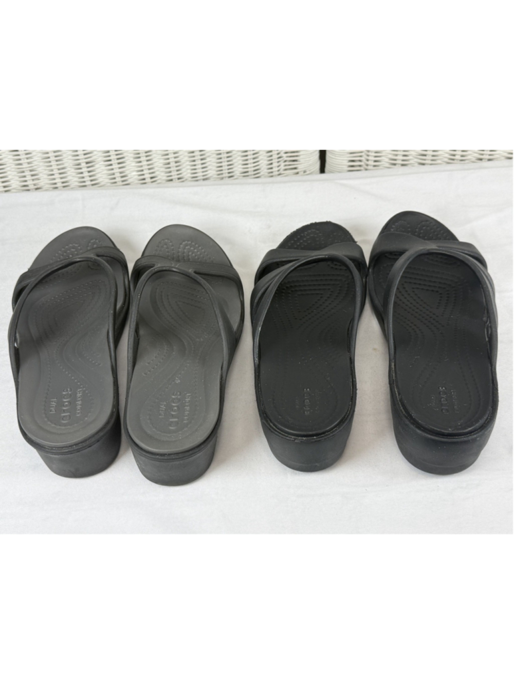 Lot of 2 Crocs Women’s 8 Sanrah Dual Comfort Wedge Slide Sandals Black Gray - Picture 6 of 10